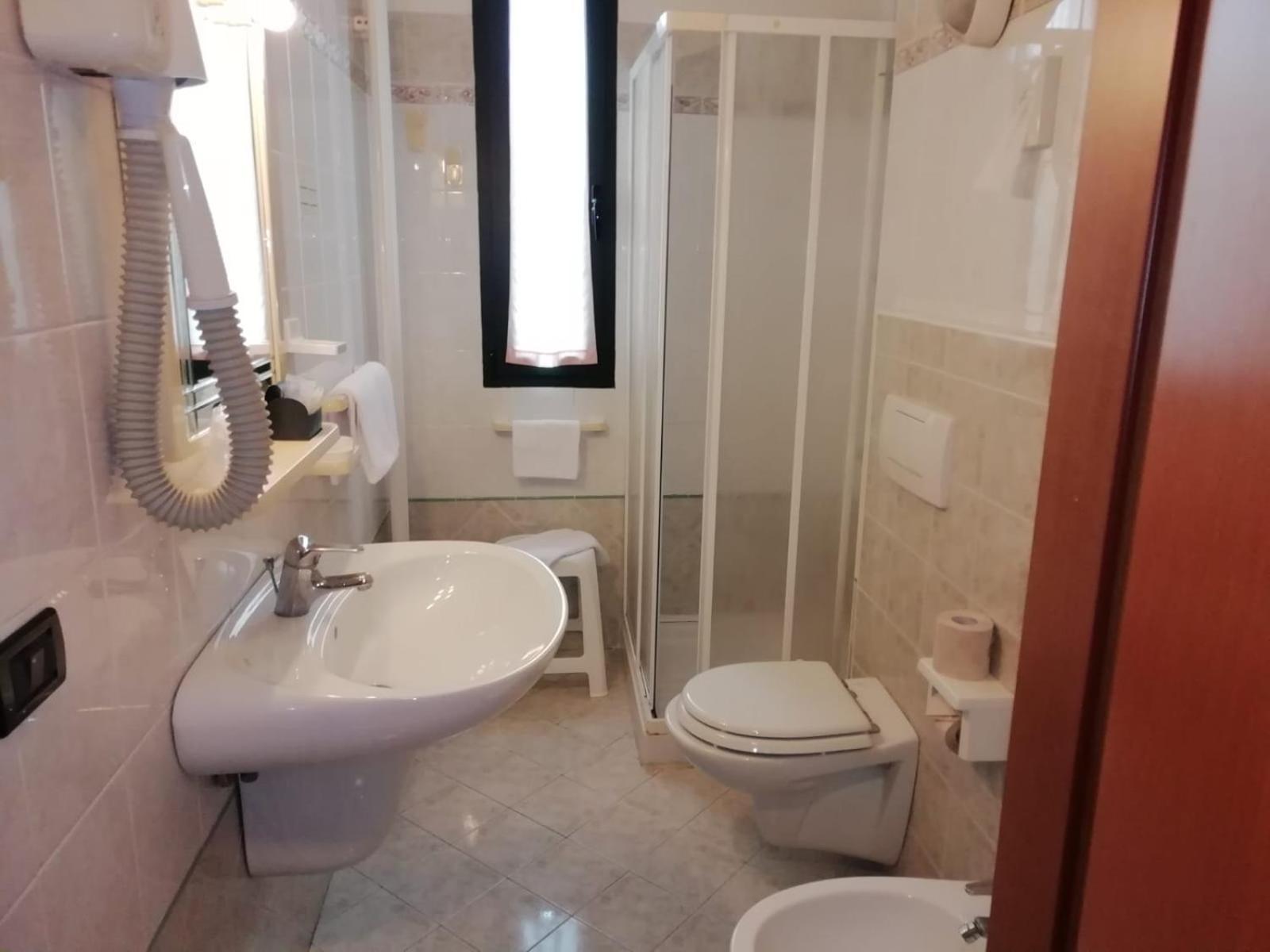 Hotel Gran Delta Di Alba-Invest Srl Розоліна Екстер'єр фото