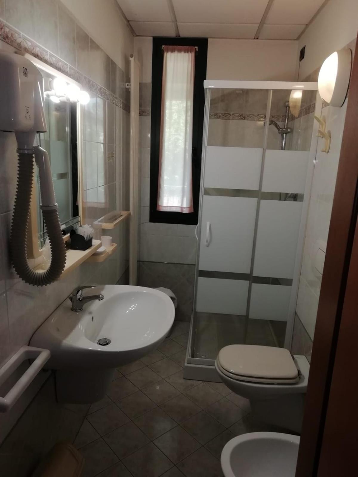 Hotel Gran Delta Di Alba-Invest Srl Розоліна Екстер'єр фото