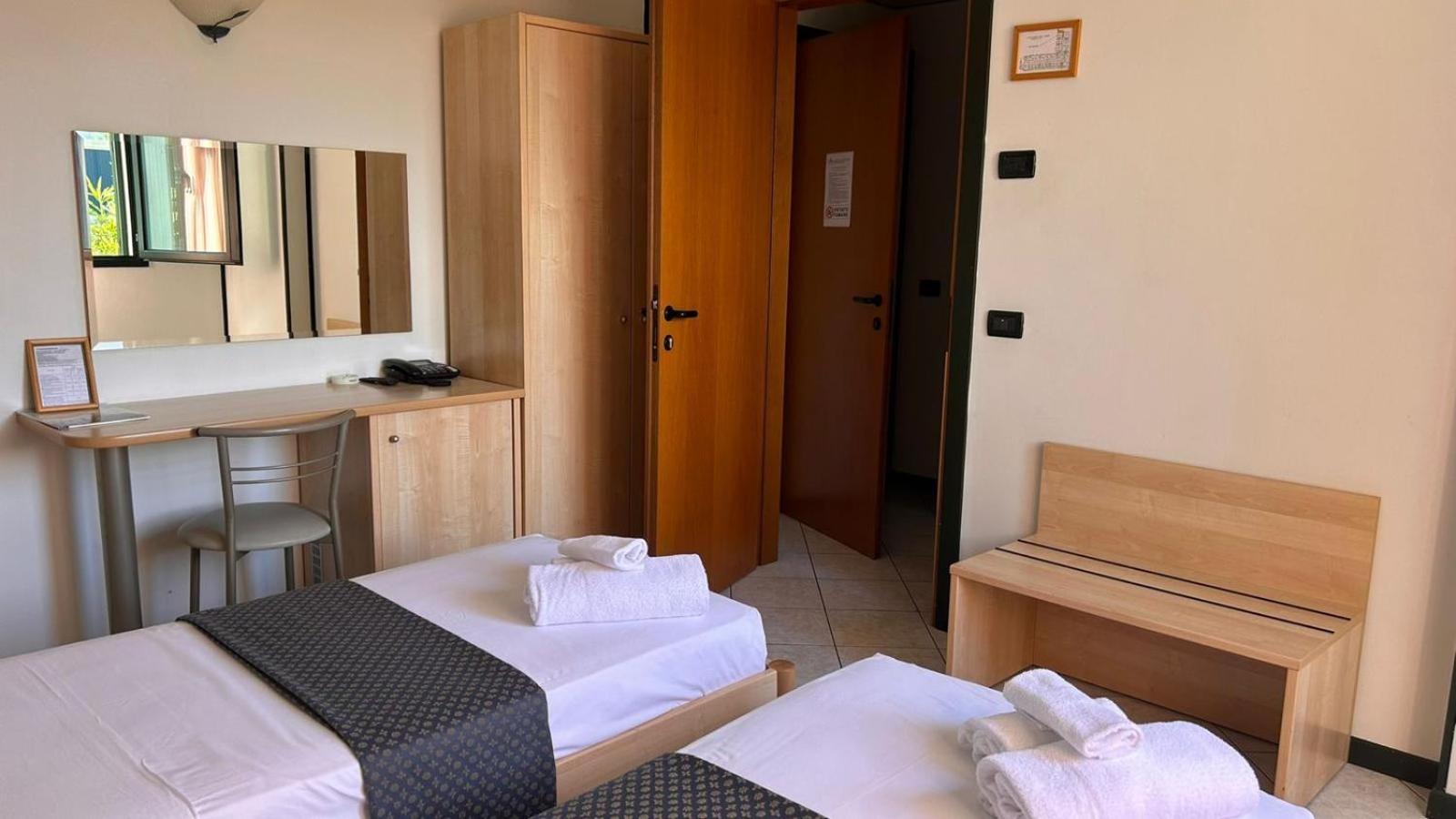 Hotel Gran Delta Di Alba-Invest Srl Розоліна Екстер'єр фото
