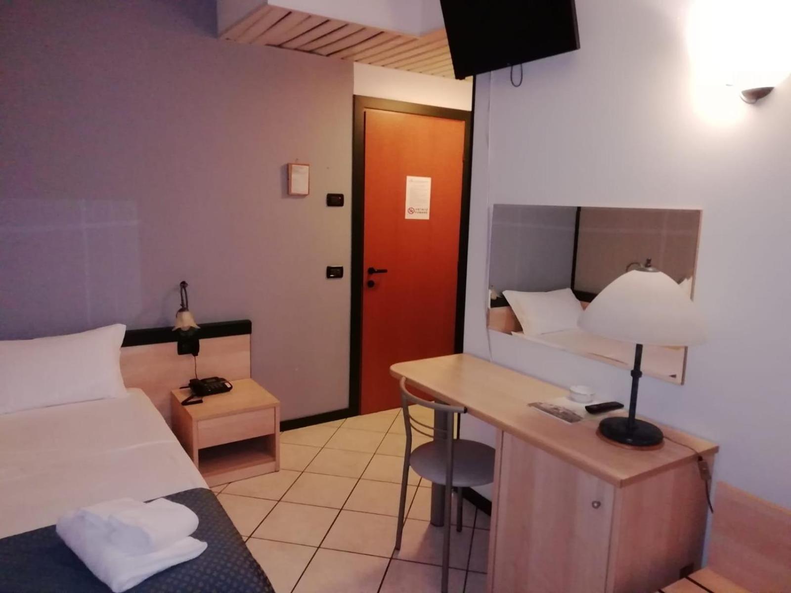 Hotel Gran Delta Di Alba-Invest Srl Розоліна Екстер'єр фото