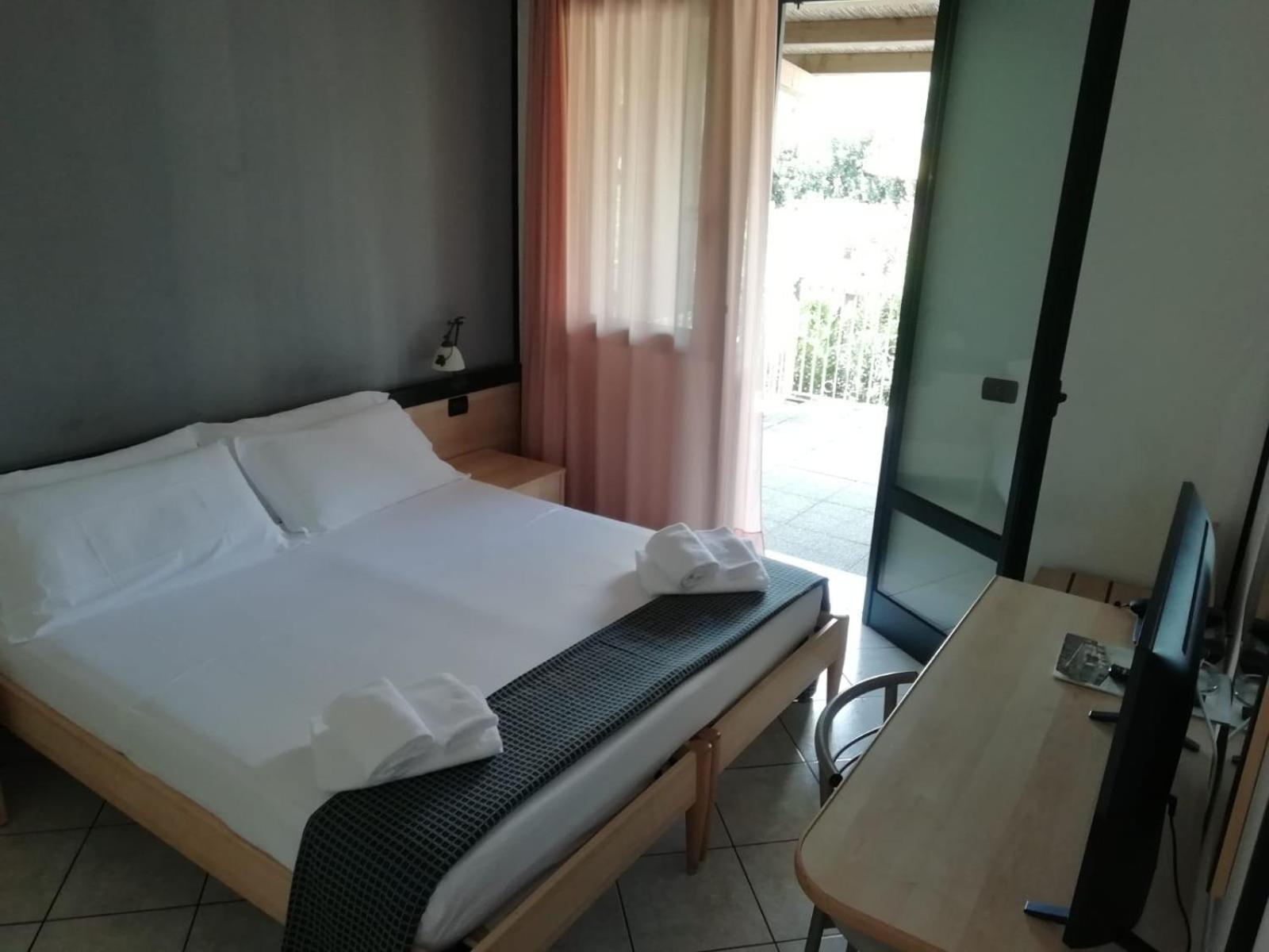 Hotel Gran Delta Di Alba-Invest Srl Розоліна Екстер'єр фото