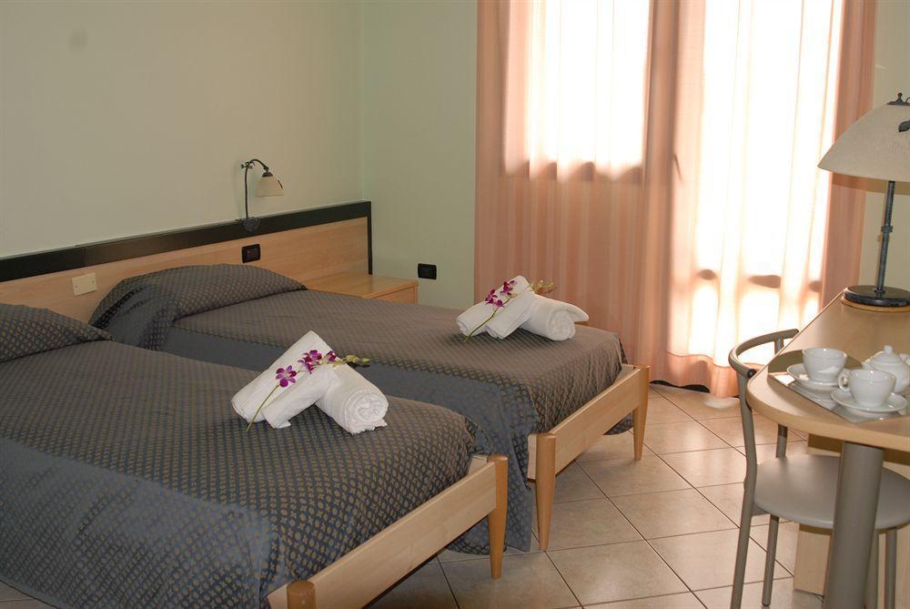Hotel Gran Delta Di Alba-Invest Srl Розоліна Екстер'єр фото
