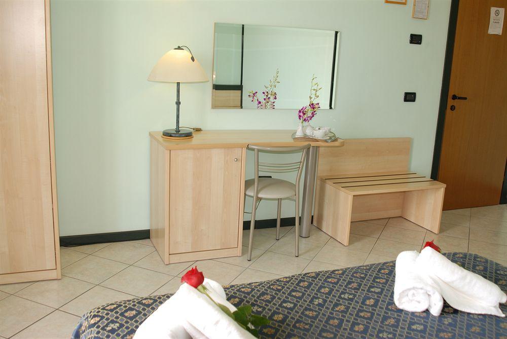 Hotel Gran Delta Di Alba-Invest Srl Розоліна Екстер'єр фото