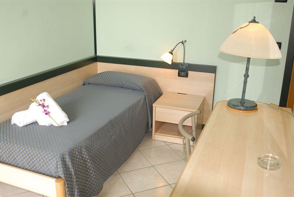 Hotel Gran Delta Di Alba-Invest Srl Розоліна Екстер'єр фото