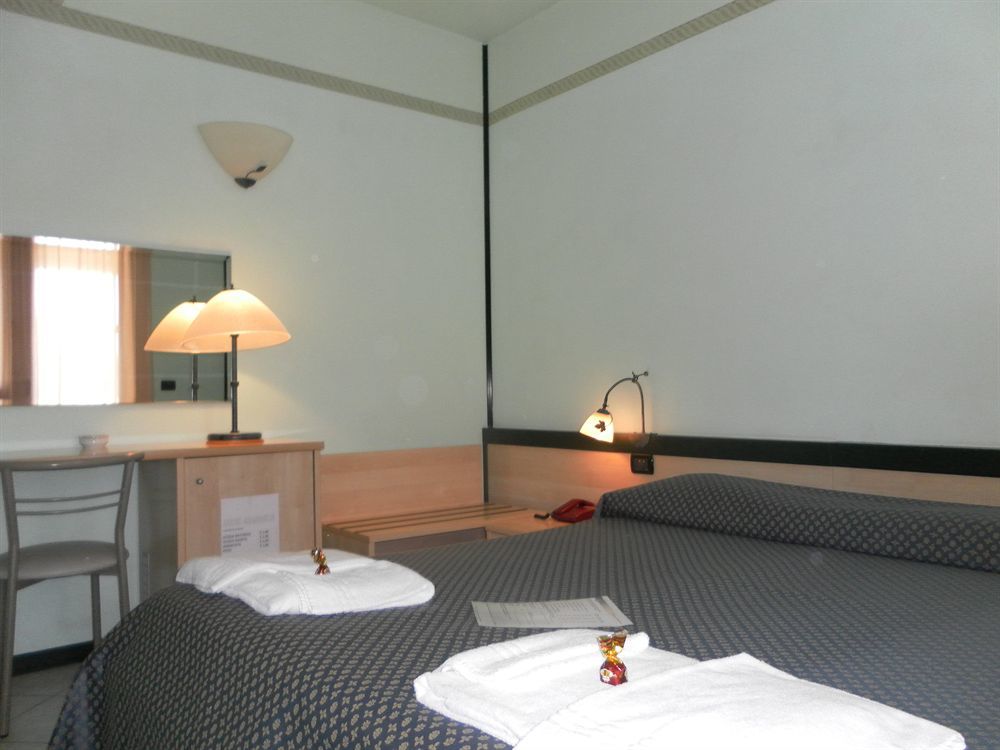 Hotel Gran Delta Di Alba-Invest Srl Розоліна Екстер'єр фото