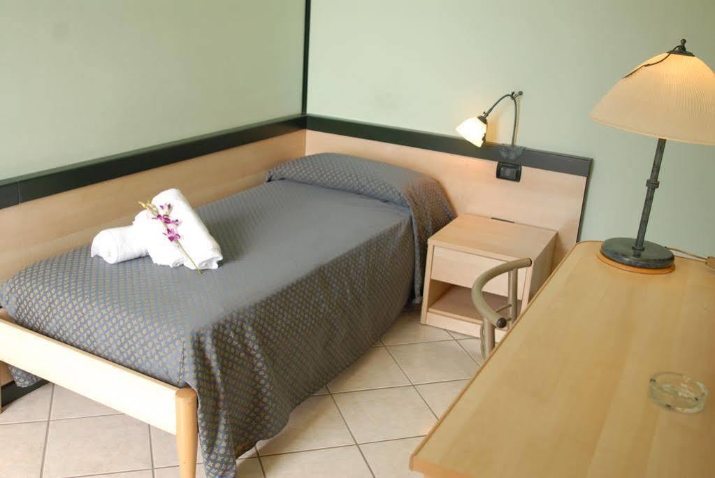Hotel Gran Delta Di Alba-Invest Srl Розоліна Екстер'єр фото